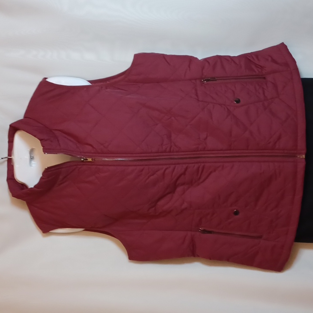 BURGUNDY Women's Light Weight Vest With Stand up Collar.  Size L.